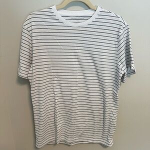 Banana Republic Men's White and Black Striped Tee